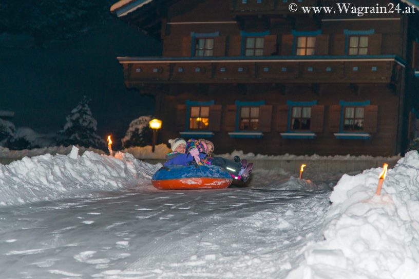 Kinder beim Snowtubinb in Winterfest Wagrain-Kleinarl 2015