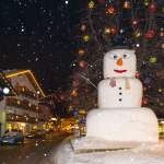 Wagrainer Riesen-Schneemann 2015 bei Nacht und Schneefall