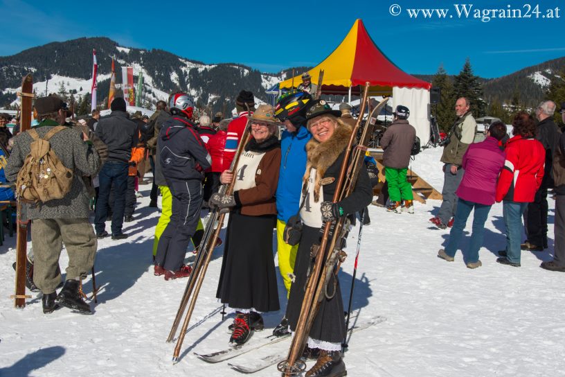 Warten aufs Rennen - Ski-Nostalgie 2015 in Wagrain