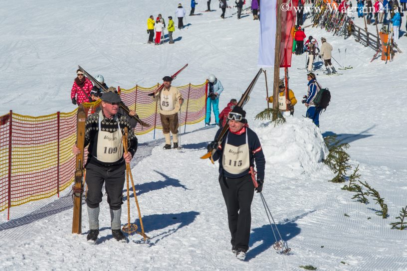 Aufstieg zum Start - Ski-Nostalgie 2015 in Wagrain