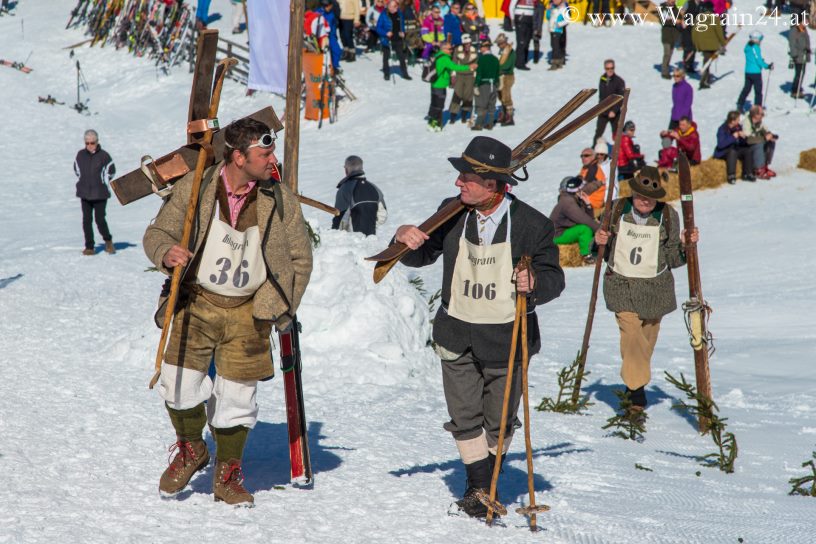 Am Weg zum Start - Ski-Nostalgie 2015 in Wagrain