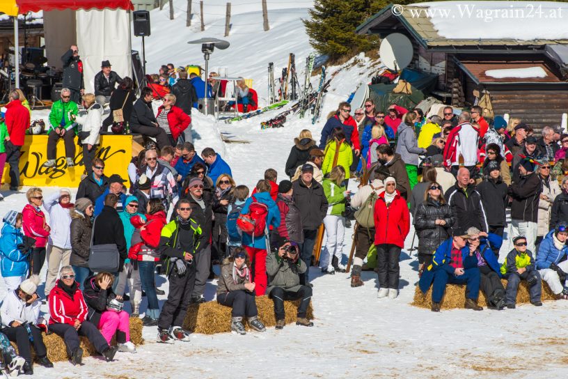 Zuschauer im Zielbereich - Ski-Nostalgie 2015 in Wagrain