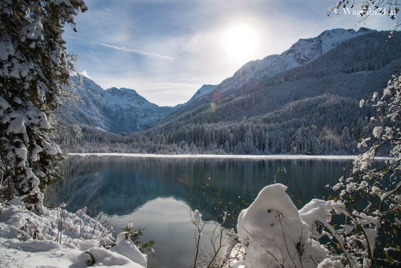 Winterfoto mit Blick über den Jägersee