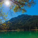 Seeblick durch Baum - Herbstsonne am Jägersee Kleinarl