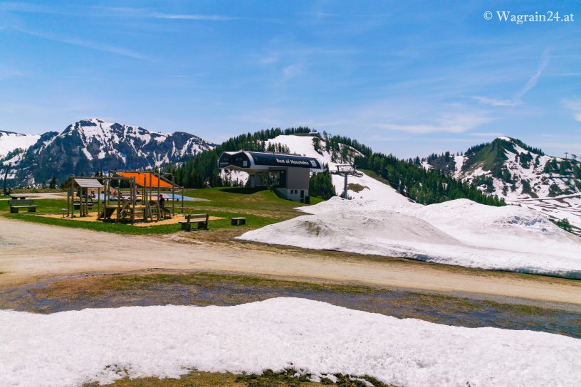 Spielplatz Bergstation Grafenberg mit Schnee